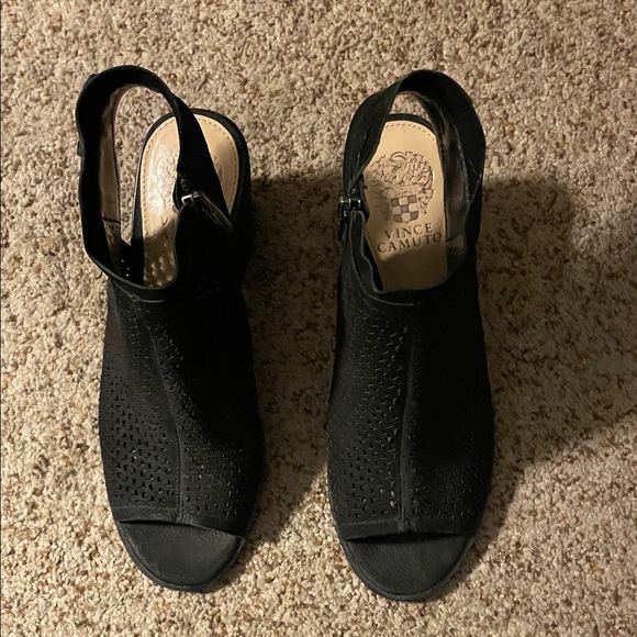 Vince Camuto Black Peep-Toe Heels 7.5M like new super cute - Picture 1 of 4